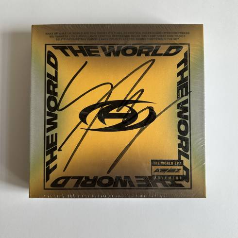 ATEEZ WOOYOUNG SIGNED 'THE WORLD EP.1: MOVEMENT' - VERSION DIARY (V2)